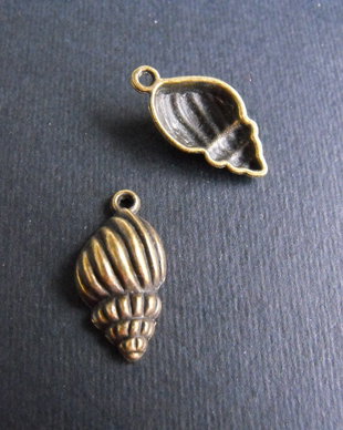 PANDANTIV BRONZ SCOICA -13 X 25 MM