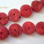 "Banut norocos" din coral rosu sculptat manual diametru 13-14 mm grosime 3-4 mm