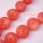 "Banut norocos" din coral roz-somon sculptat manual diametru 13-16 mm grosime 3-4.5 mm
