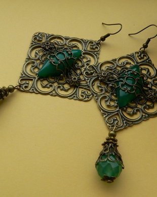 "Divas wear green" (3)