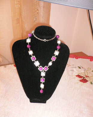 COLIER-AGATE ALBE SI FOSIL MARIN COLORAT MOV- VANDUT