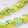Inimioare sticla fatetata galbene cu insertii bleu-vert 14x14x8 mm