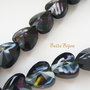Inimioare din sticlă faţetată neagra cu inserţii alb-galbene-rosii 14x14x8 mm