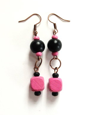 Cercei lemn negru si roz 532
