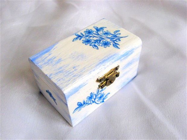 cutie lemn decorata cu servetel si pictata 15317