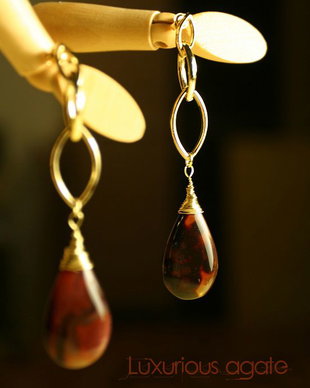 "Luxurious agate"