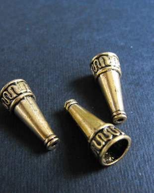 CON DECORATIV AURIU - C35 - 22 X 10 MM