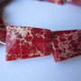 Regalit rosu, trapez usor rasucit
