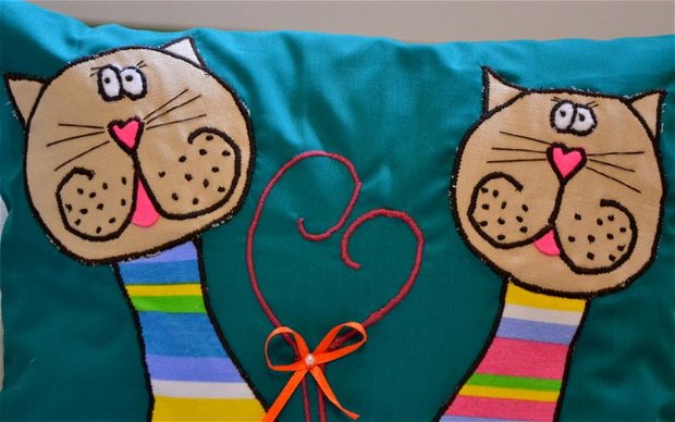 Perna patrata cu pisici colorate