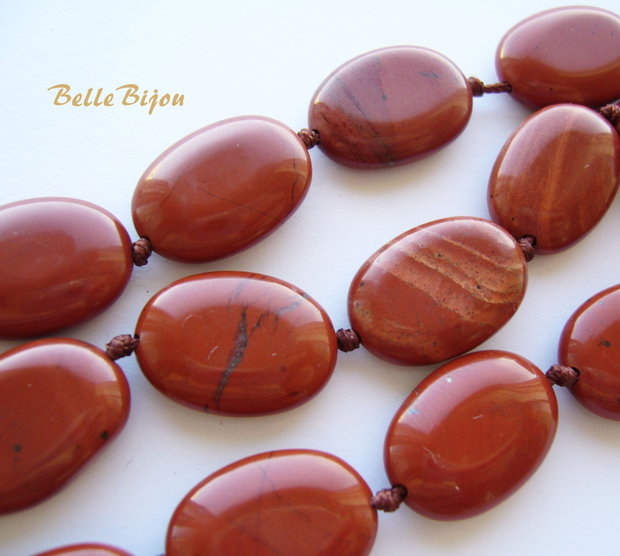 Jasp rosu oval aprox 19x14x5.5 mm