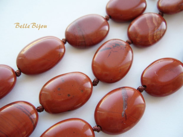 Jasp rosu oval aprox 19x14x5.5 mm