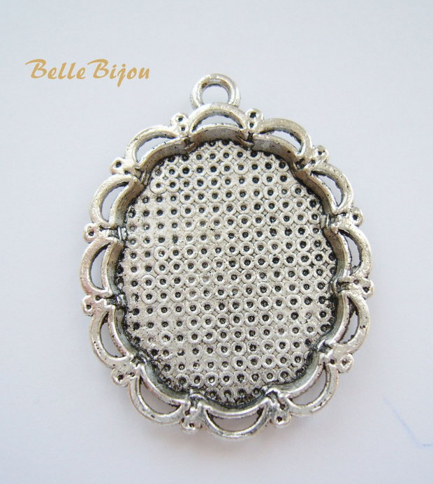 Rama camee sau cabochon argintiu antichizat 24x31 mm (cu agatatoare)