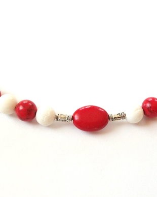 Colier howlite rosu si coral alb 696