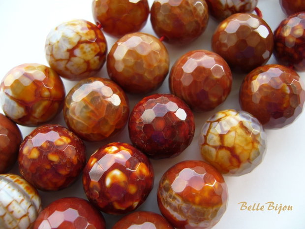 Agate fatetate 15.5-16 mm in nuante predominante de rosu caramiziu