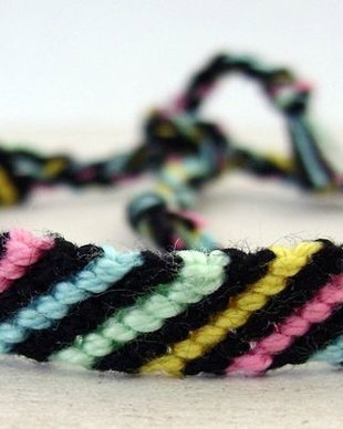 Friendship bracelet - Fiecare nod este o rugaciune