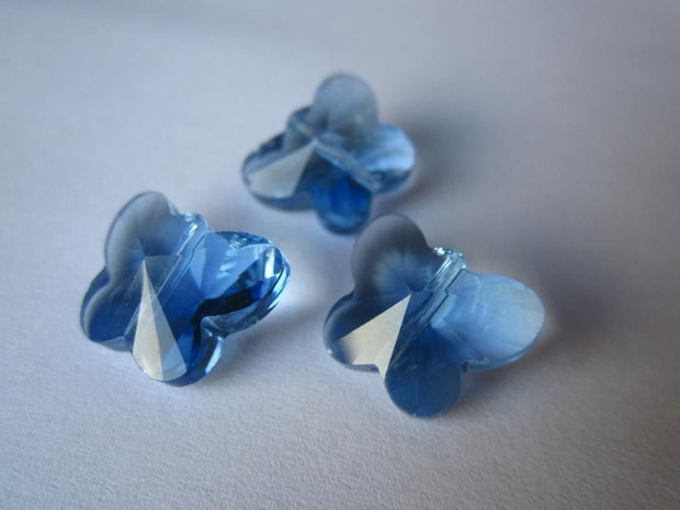 Fluturasi bleu, cristal fatetat 15mm