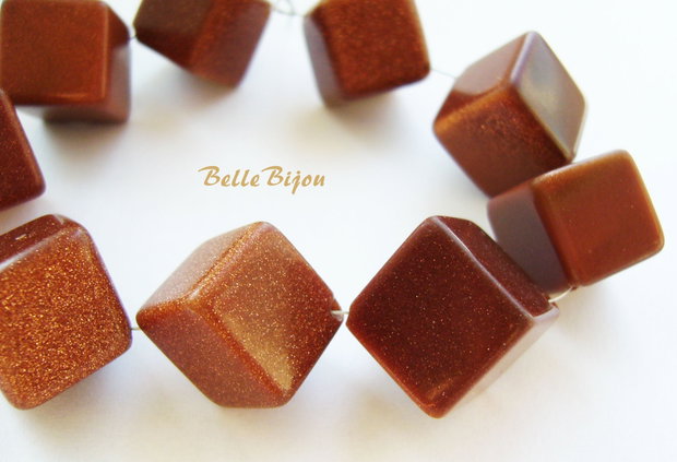 Brown goldstone cub cu latura de aprox 14 mm