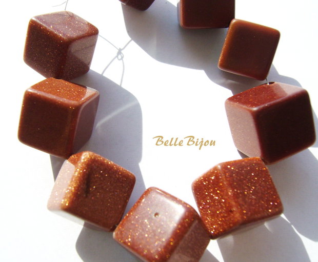Brown goldstone cub cu latura de aprox 14 mm