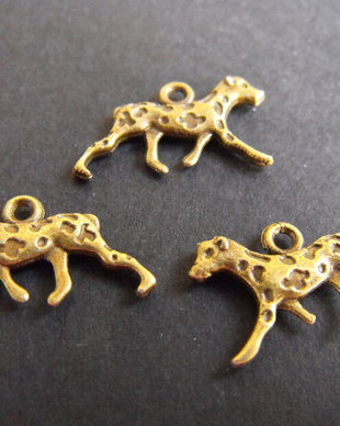 PANDANTIV BRONZ CATEL - 22 X 13 MM