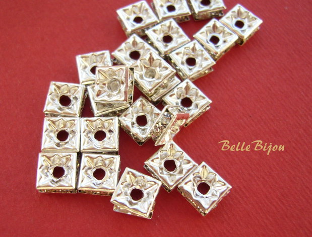 Distantiere argintii patrate cu rhinestone albe 6x3mm