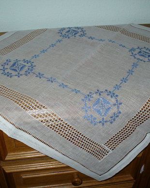 fata de masa,pe borangic,cusaturi traditionale