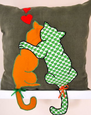 Perna patrata cu pisici imbratisate, cat love