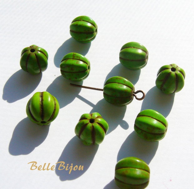 Dovlecei din howlit vopsit VERDE 10X9.5 mm