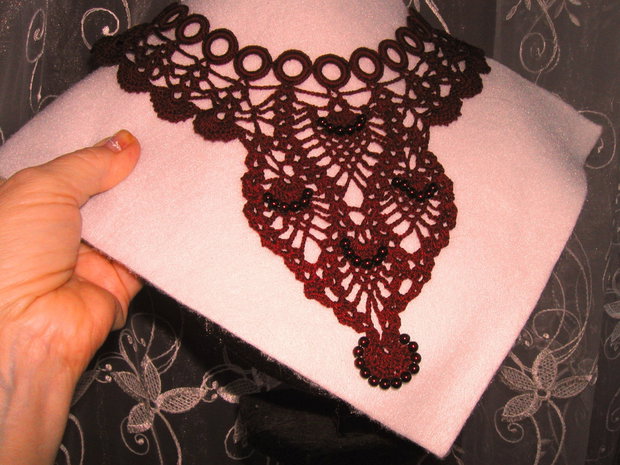 Colier handmade crosetat