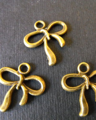 PANDANTIV BRONZ FUNDITA - 19,5 X 18 MM