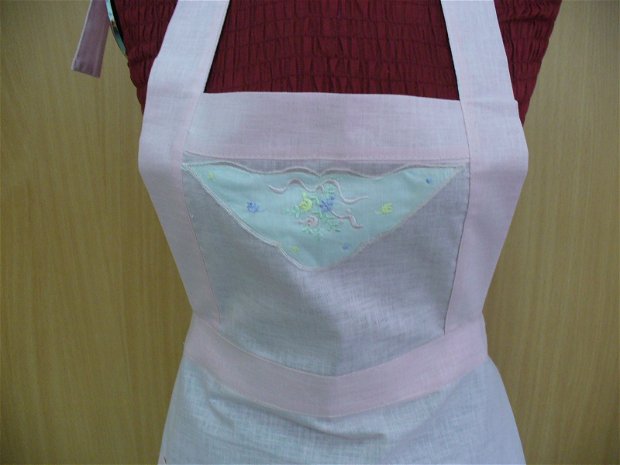 SERIA ''HAI IN BUCATARIE" şorţ pink embroidery II