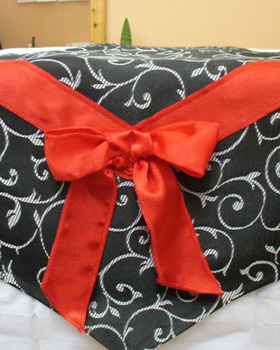 runner black and white with red ribbon