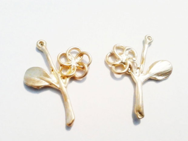 1b Charm placat aur '' Ram floare '' 20 x 27 mm