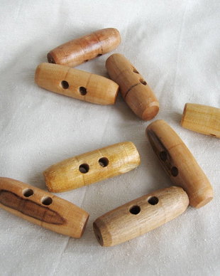 Nasturi handmade din lemn natural