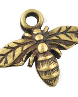 Charm albinuta, bronz antichizat