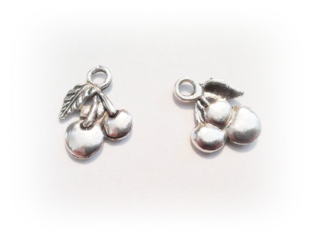 1b Charm placat argint '' Cirese '' 15 x 20 mm