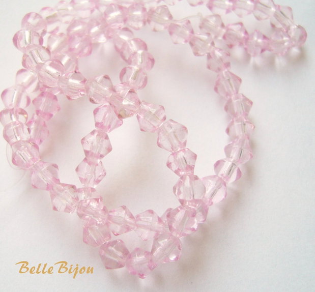 Cristale biconice de aprox 4 mm roz pal (10 bucati)