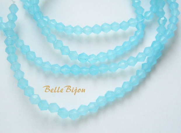 Cristale biconice de aprox 4 mm bleu pal mat (10 bucati)