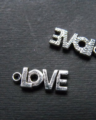 PANDANTIV '' LOVE '' - 22 X 8 MM