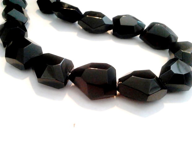 1b Agata neagra 16 x 19 mm.