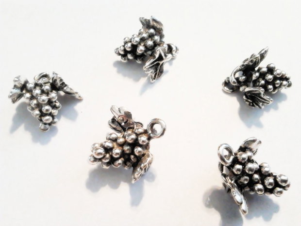 1b Charm placat argint antichizat '' Struguri '' 14x 14 mm