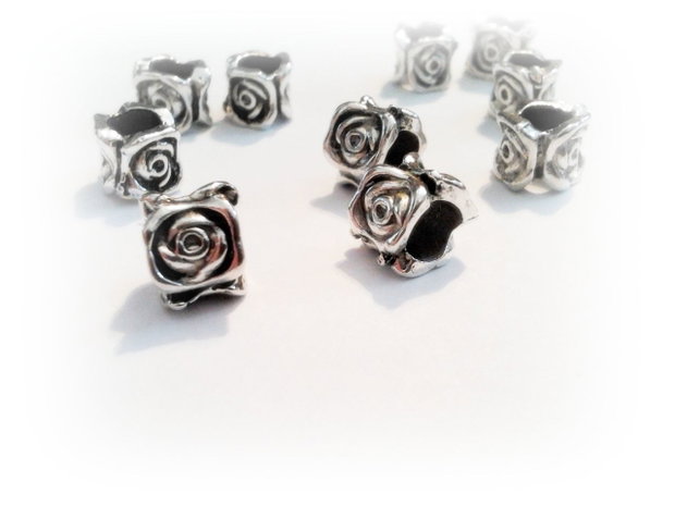 1b Distantier placat argint '' Model antic '' 8 x 8 mm