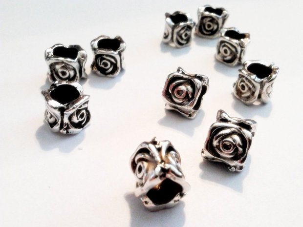 1b Distantier placat argint '' Model antic '' 8 x 8 mm
