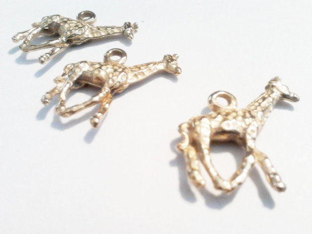1b Charm / pandantiv placat cu aur Girafa 20 x 17 mm (GPLAK 102 )