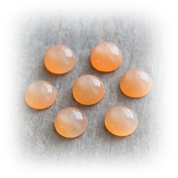 1b Cabochon moon stone peach 4 mm
