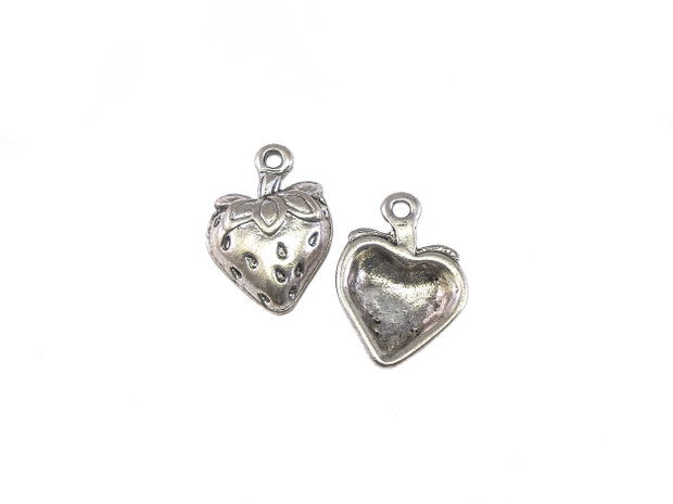 Charm capsuna, argintiu antichizat, 20x15 mm (cod 9-55)