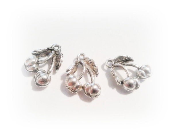 1b Charm placat argint Cirese 3D 16 x 10mm (SRG0 21)