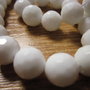 Agate fatetate 10 mm, albe