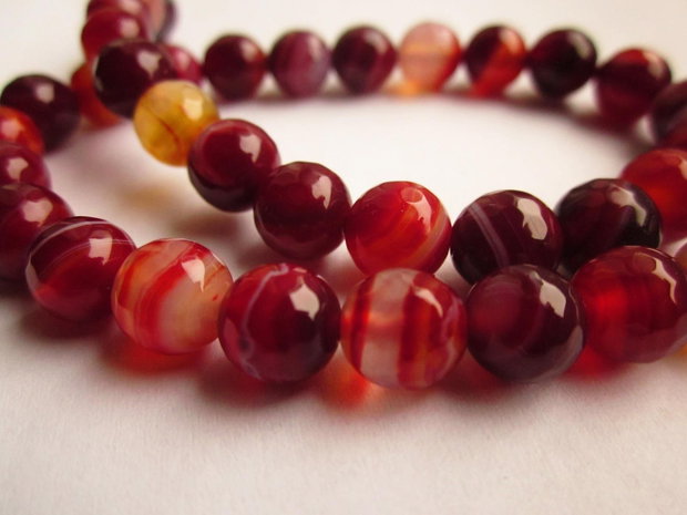 Agate fatetate 8mm rosu-grena, dungate