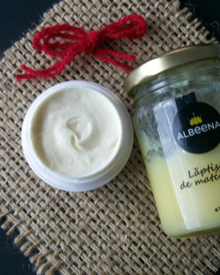 HAPYQUEENDERM - CREMA HIDRATANTA CU LAPTISOR DE MATCA SI MIERE
