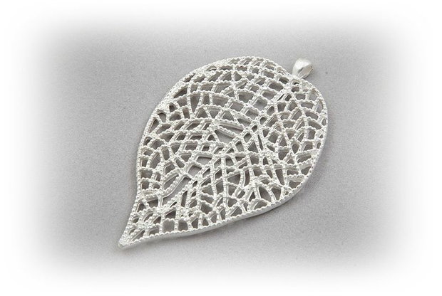 Rezervat 1b Pandantiv placat argint '' Big Leaf '' 53 X 80 mm